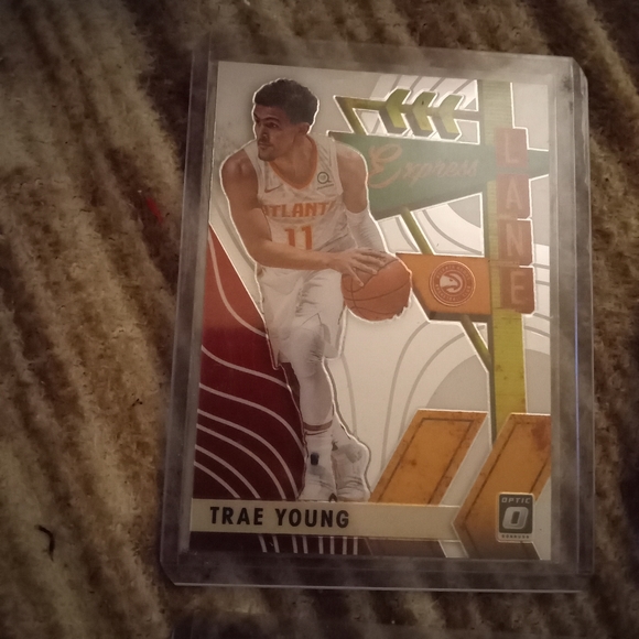 Trae Young 4+1 card lot - Picture 10 of 16